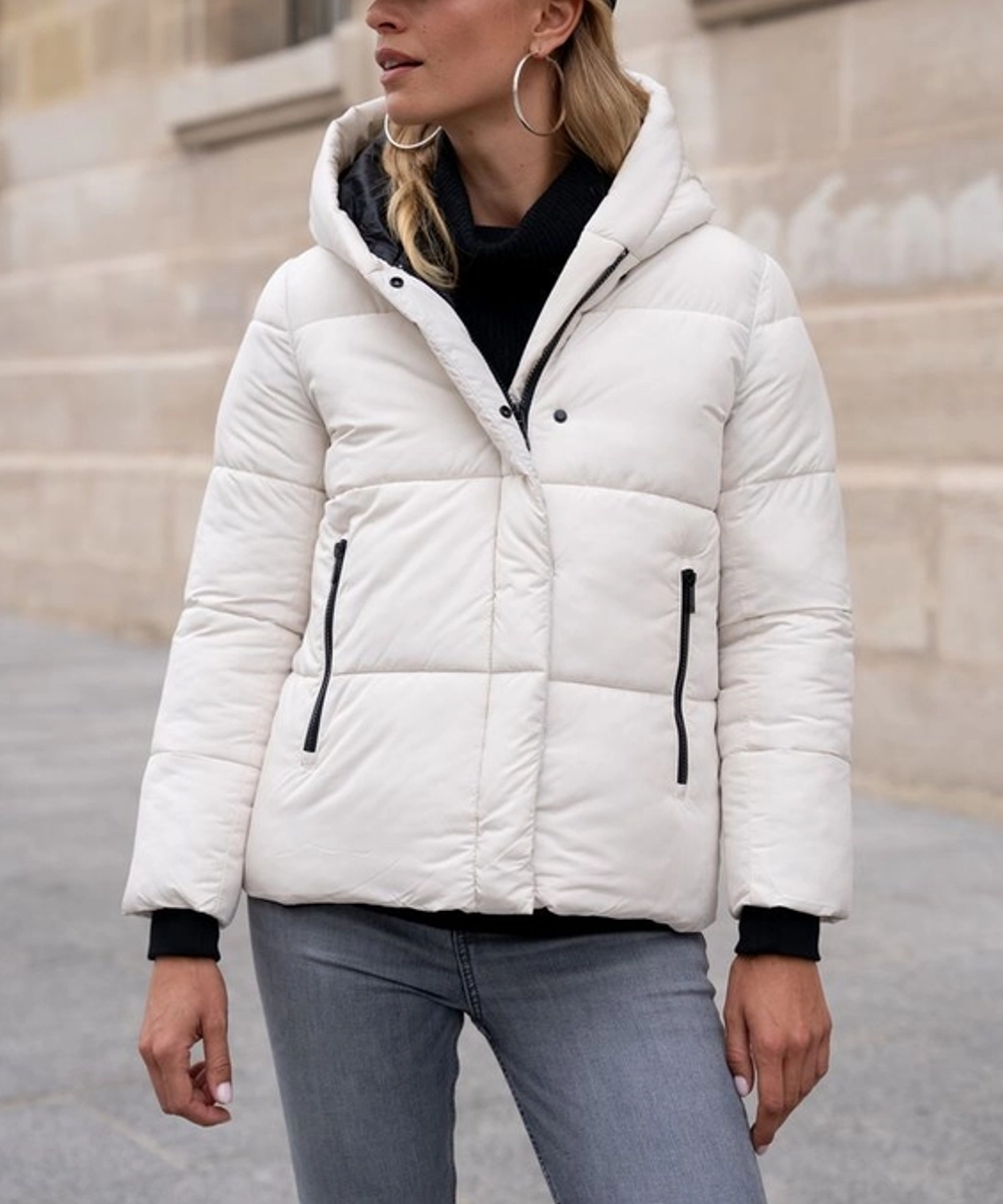 Kurze Kapuzenjacke mit Seitenkanten